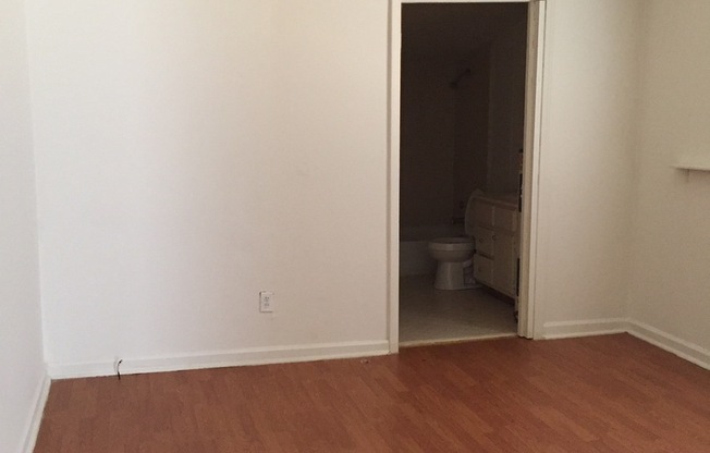 1 bed, 1 bath, $775, Unit 12 Jordan Dr
