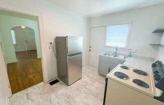 1 bed, 1 bath, $795, Unit 1464 N Chester Ave