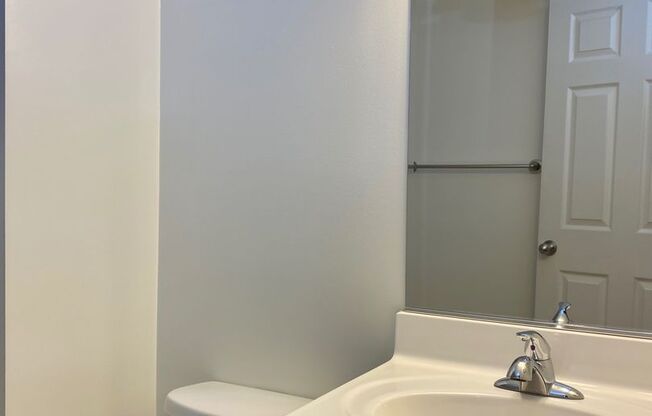 Studio, 1 bath, $850, Unit 1020-TB