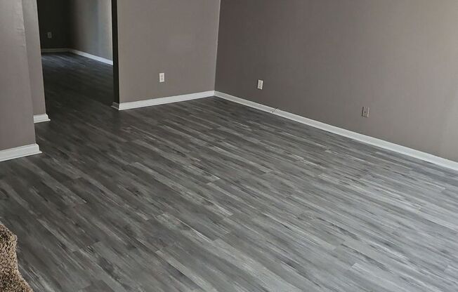 2 beds, 1.5 baths, 1,150 sqft, $995, Unit J01