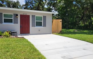 Annual UNfurnished Beautifully totally renovated duplex in Sarasota