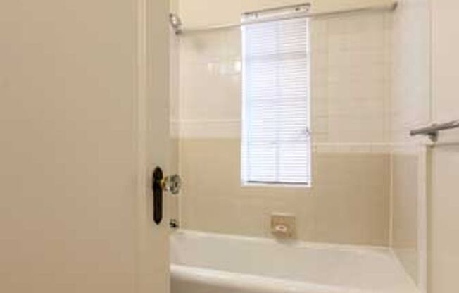 1 bed, 1 bath, 550 sqft, $1,285, Unit 203
