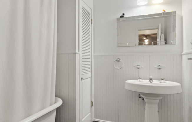 101 JAMES PL 1