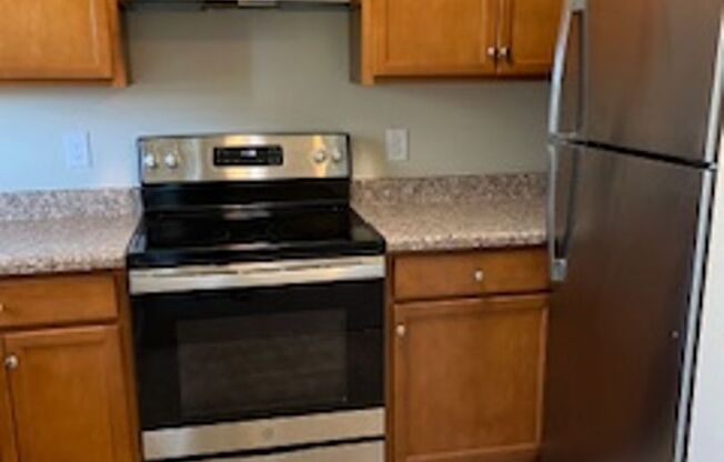 2 beds, 1 bath, 940 sqft, $1,200, Unit 135E