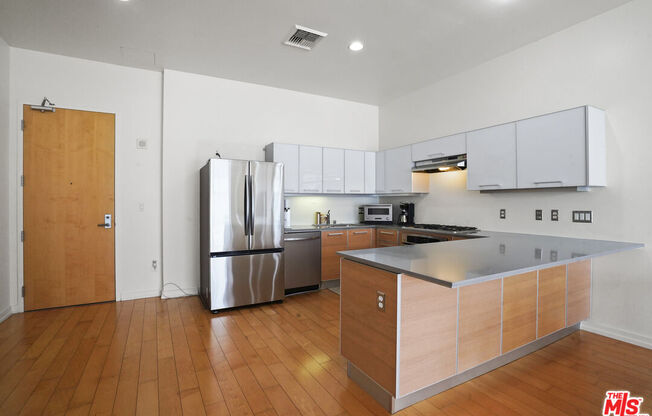 2 beds, 2 baths, 1,200 sqft, $3,800, Unit 1206