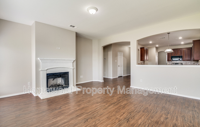 448 GRANT LN