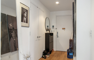 517 W 46 ST