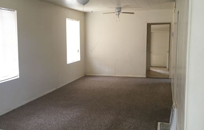 2 beds, 1 bath, 1,090 sqft, $1,250