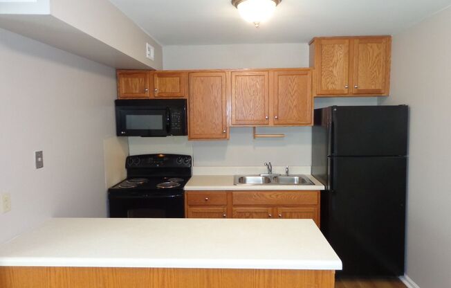 2 beds, 1 bath, 850 sqft, $1,300, Unit Unit 3-D