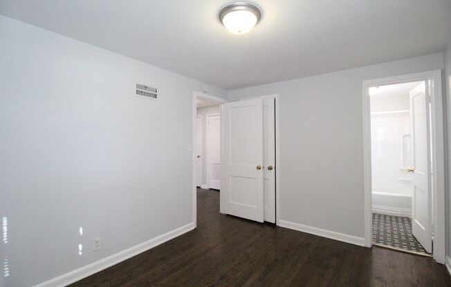 1 bed, 1 bath, $995, Unit 301E27