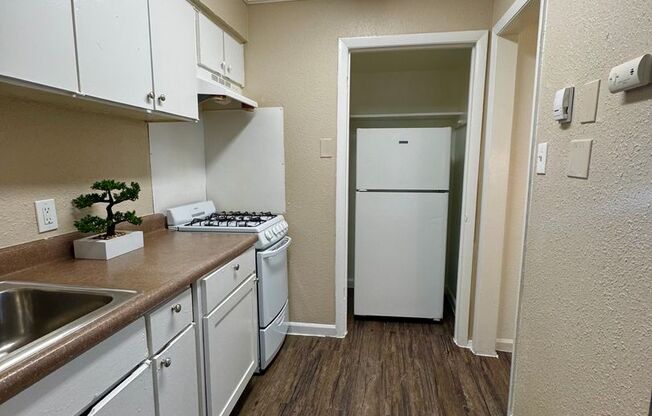 Studio, 1 bath, 325 sqft, $1,000, Unit 239A