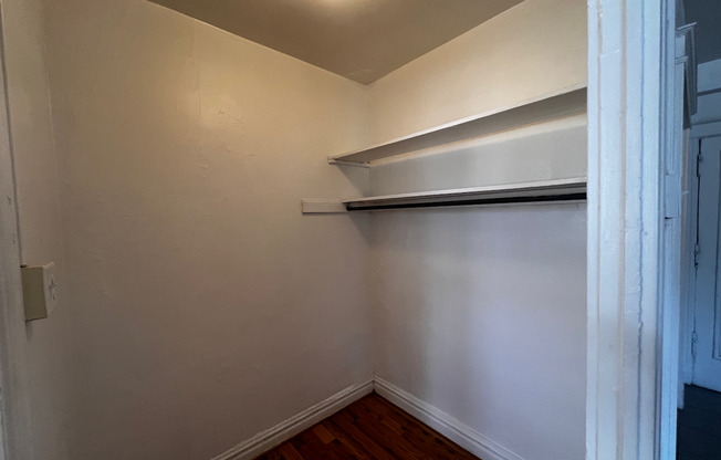 Studio, 1 bath, 350 sqft, $785, Unit 107