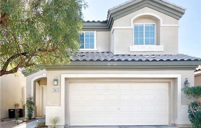 Vaulted Ceiling Home, Gated Community w/ Pool in Southwest