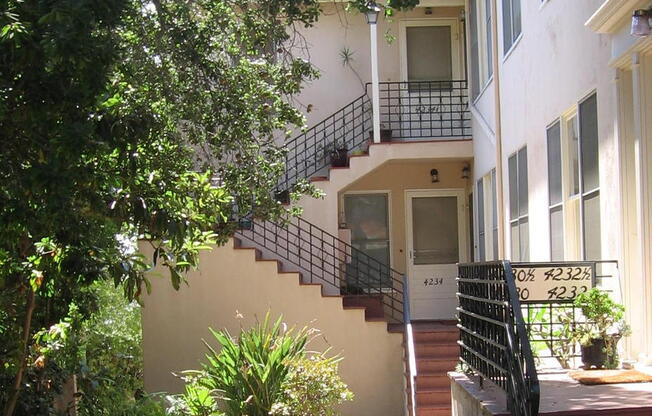 CAMPUS AVE