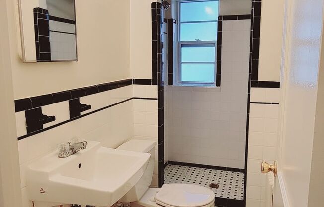 1 bed, 1 bath, 575 sqft, $1,775, Unit 1218-105