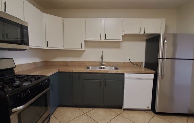 4 bedroom, 1.5 bath - North Phoenix - Big bkyd - 29th Street & Greenway