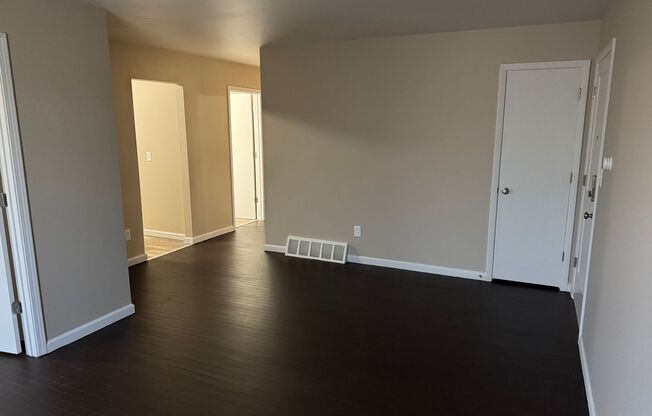 3 beds, 1 bath, $1,105, Unit 1620 #17