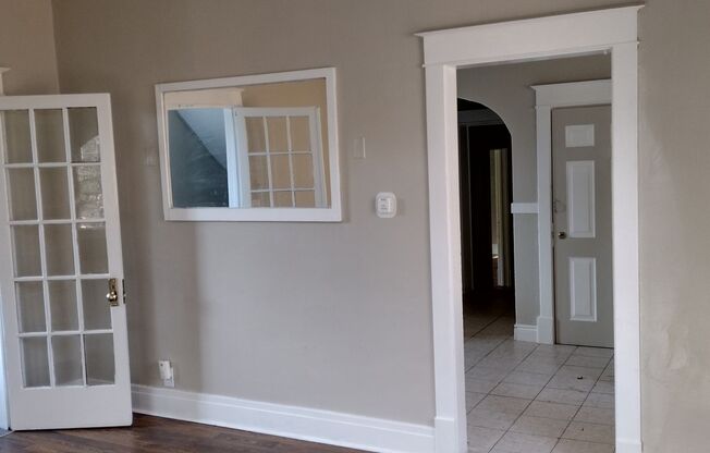 3 beds, 1 bath, $1,400, Unit 3