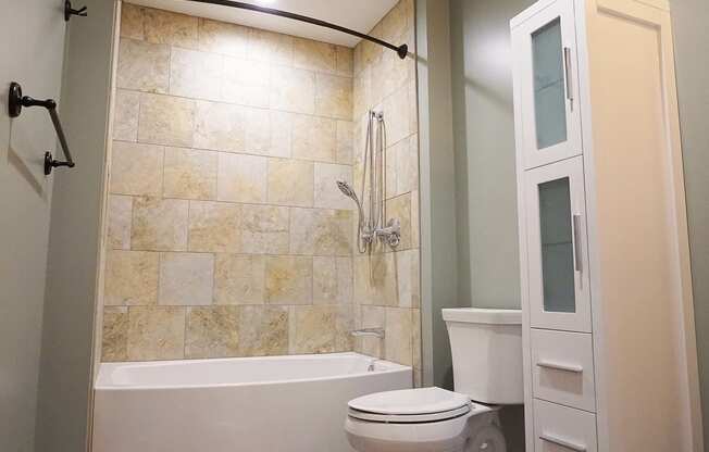 Onota Suite 305 Bathroom