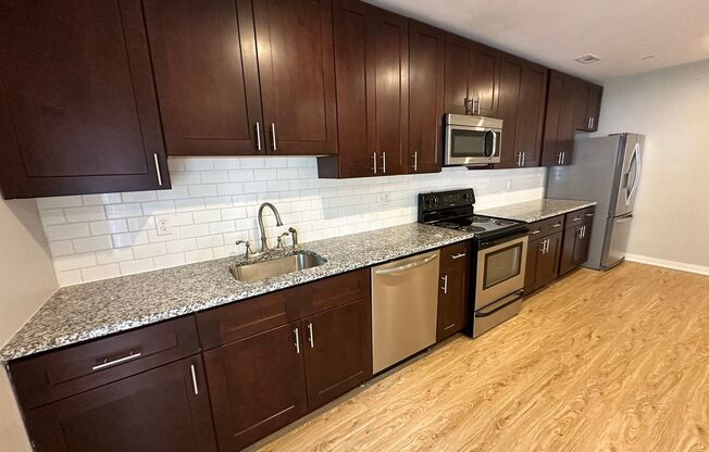 2 beds, 2 baths, 900 sqft, $2,050, Unit 2B