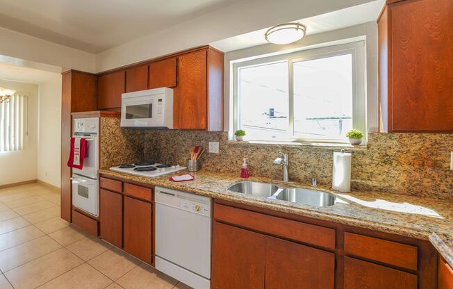 2 beds, 2 baths, 1,000 sqft, $2,900, Unit 106