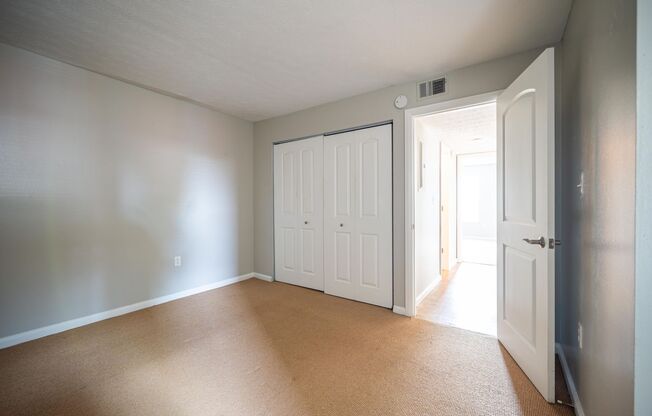 2 beds, 1 bath, $1,195, Unit 975 E