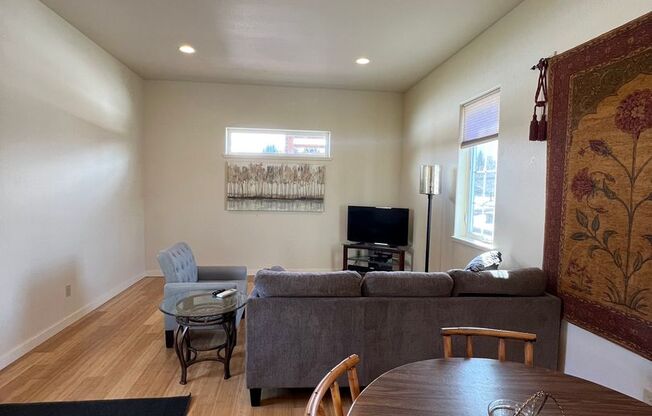 1 bed, 1 bath, $1,595, Unit Carriage House #2