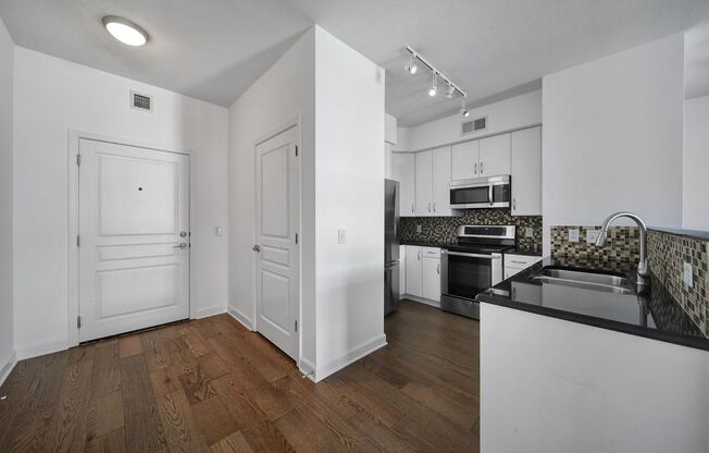 Beautiful 2 Bed 2 Bath Condo in Dilworth!
