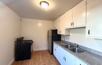 2 beds, 1 bath, $2,300, Unit B