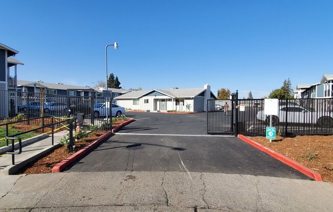 3 beds, 1 bath, 960 sqft, $1,850