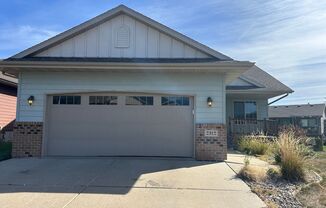 5 beds, 3 baths, $2,600