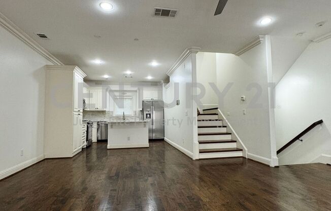 Gorgeous 3-Story 2/2.5/2 Condo in University Park For Rent!