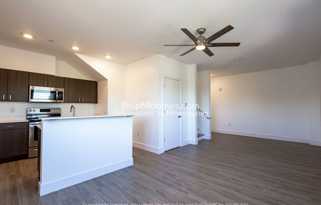 Updated Two Story Unit in SE – Quartz Counters + A/C!