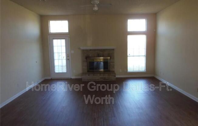 421 SURREY PL