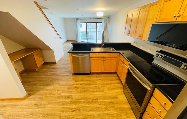 Top Floor 1bdrm Condo with River Views and Private Deck | FREE reserved parking Included!