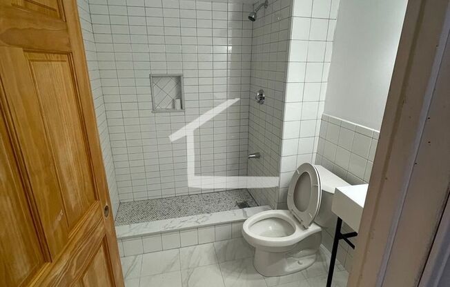 Massive Student Big Bed Near BU Campus w Ht & HW Included!