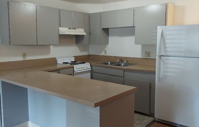 1 bed, 1 bath, 576 sqft, $1,150, Unit 13