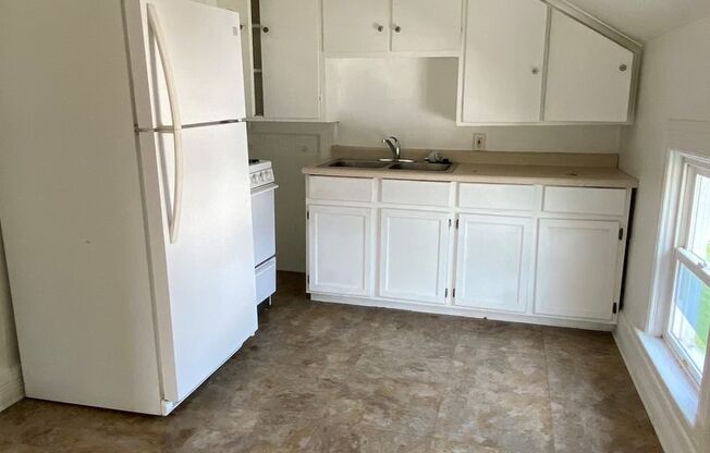 1 bed, 1 bath, $745, Unit 714