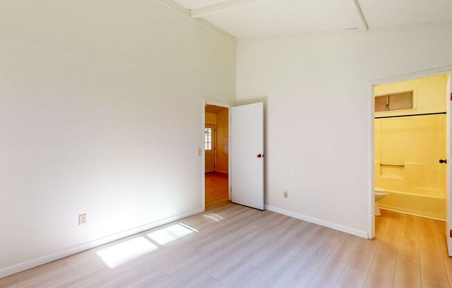 1 bed, 1 bath, $2,100, Unit 10141 #A