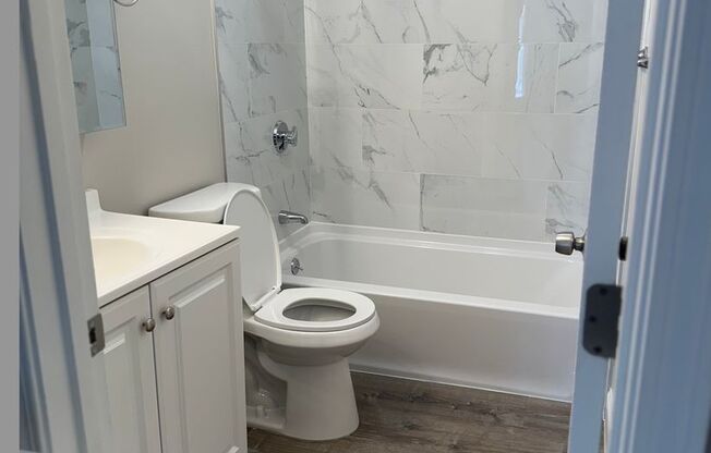 2 beds, 1 bath, 680 sqft, $2,300, Unit 27-25