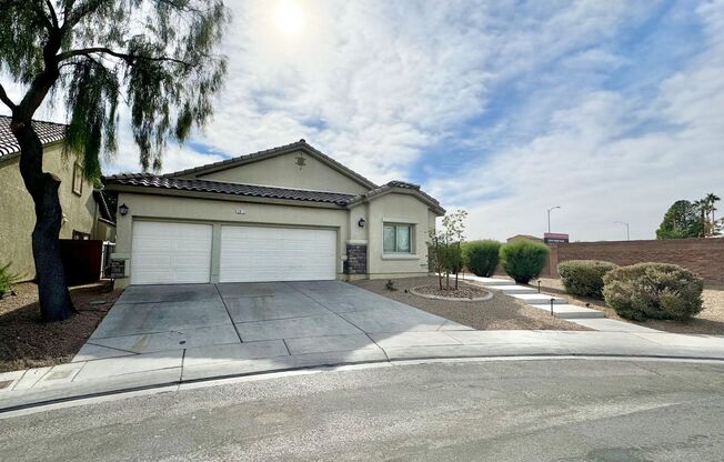 SINGLE STORY 4 BEDROOM 2 BATHROOM HOME LOCATED IN NORTH LAS VEGAS