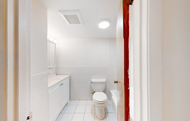 2 beds, 1 bath, 700 sqft, $2,300, Unit 23