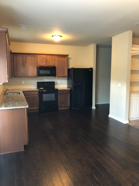 Lovely Townhome Near Cobb Pkwy and Historic Kennesaw!
