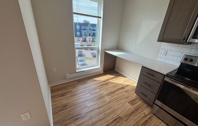 Studio, 1 bath, 585 sqft, $1,515, Unit 10009-109