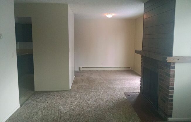 2 beds, 1 bath, 900 sqft, $1,095, Unit 1