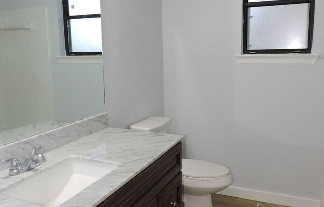 2 beds, 1 bath, $1,250, Unit UNIT A