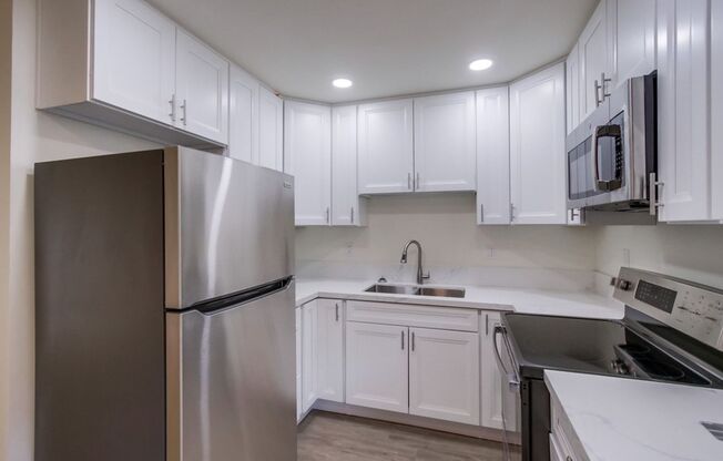 J&amp;P - 660 N. Hickory