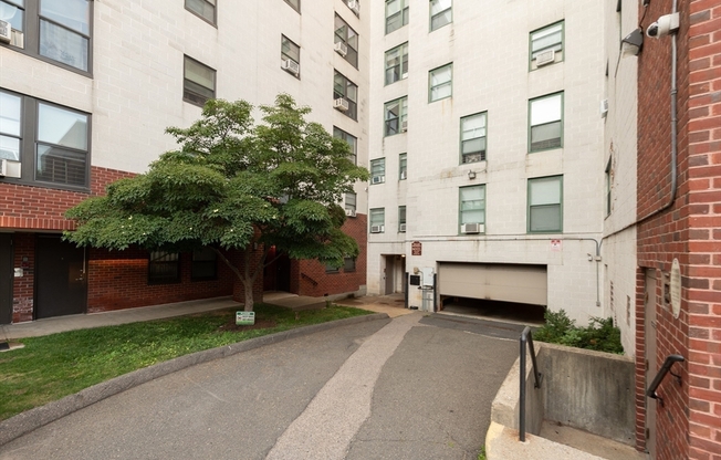 2 beds, 1 bath, 854 sqft, $3,600, Unit 4-G