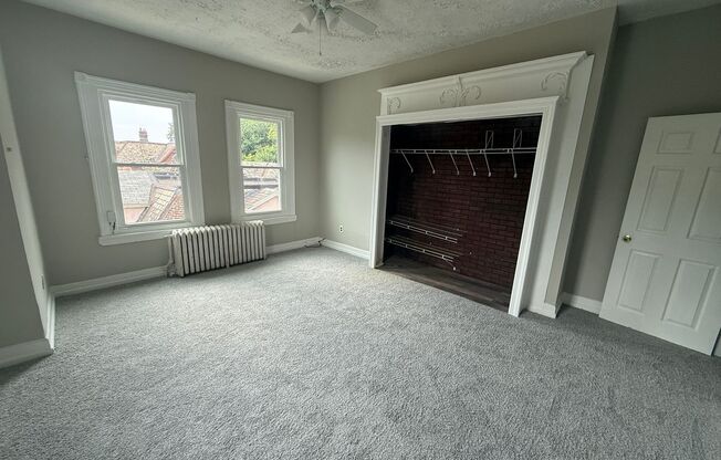 2 beds, 1 bath, 1,200 sqft, $1,400, Unit 2nd Fl