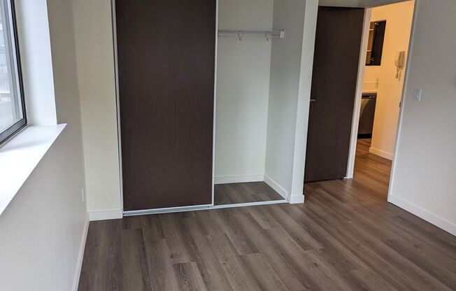 2 beds, 1 bath, 810 sqft, $2,095, Unit E107